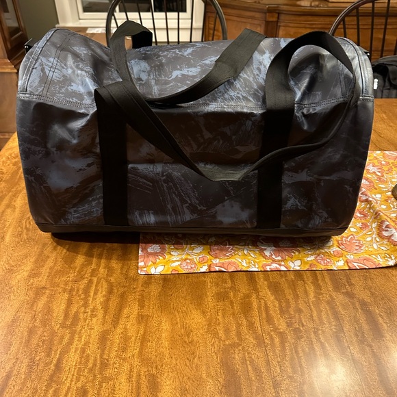 HERSCHEL SUPPLY CO. Heritage Weather Resistant Steel Blue Duffle Bag 37 Liter - Picture 7 of 14